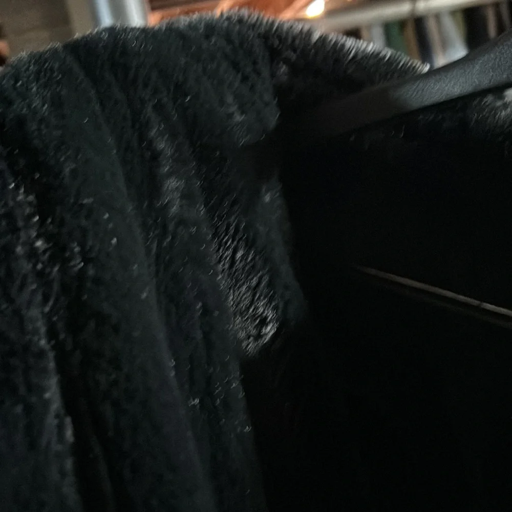 NWOT BLACK over sized puffer jacket! - Picture 4 of 5